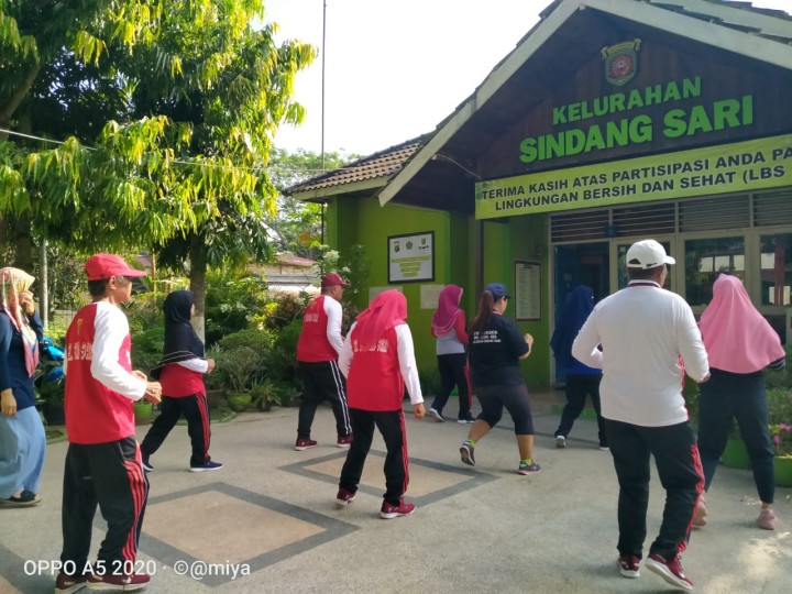 Senam Sehat di halaman kantor kelurahan sindang sari