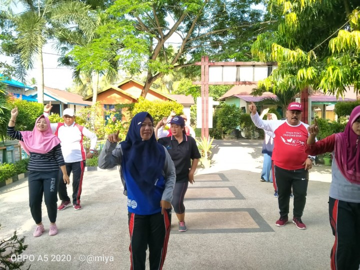 Senam Sehat di halaman kantor kelurahan sindang sari