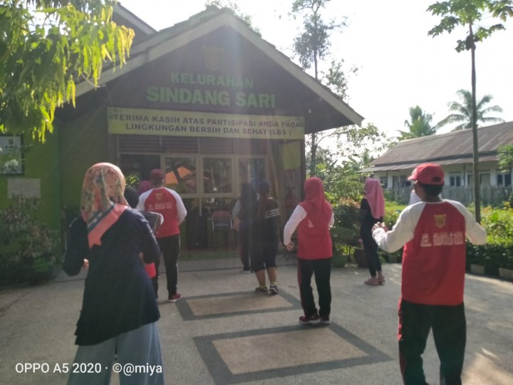 Senam Sehat di halaman kantor kelurahan sindang sari