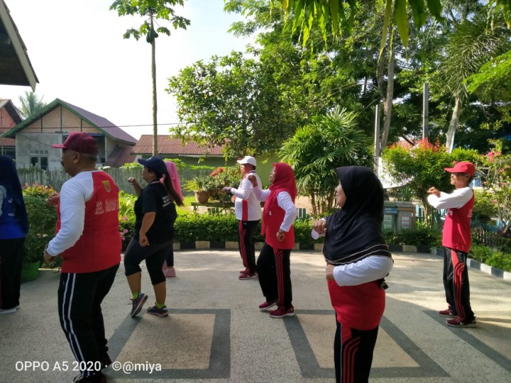 Senam Sehat di halaman kantor kelurahan sindang sari