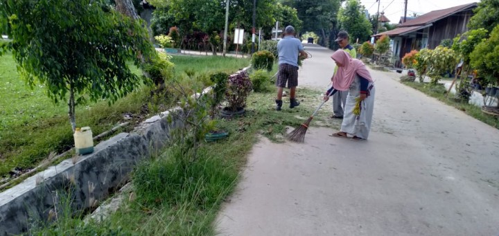 Gotong Royong Massal di lingkungan jl.karya bakti RT.08 sindng sari