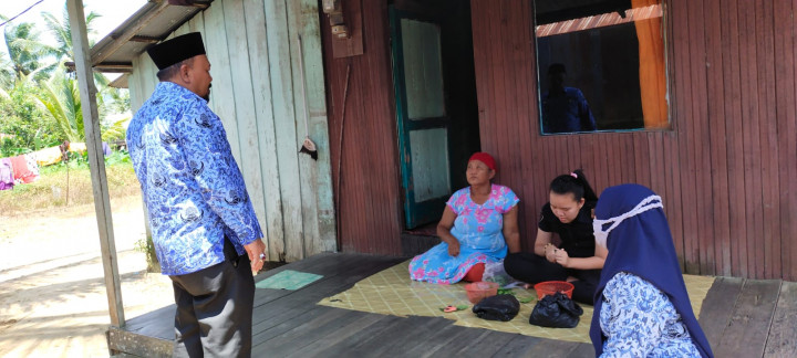 Monitoring di wilayah RT.09 kelurahan sindang sar. Bersaama Tim dari Dinas Perdagangan Kota Samarinda