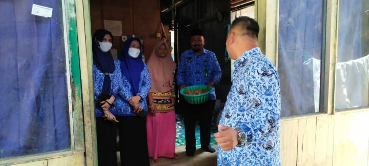 Monitoring di wilayah RT.09 kelurahan sindang sar. Bersaama Tim dari Dinas Perdagangan Kota Samarinda