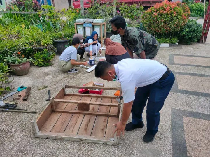 Perbaikan dan pengecatan podium
