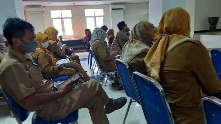 Rapat Pembahasan Pemberian Voucher Listrik Usaha Mikro