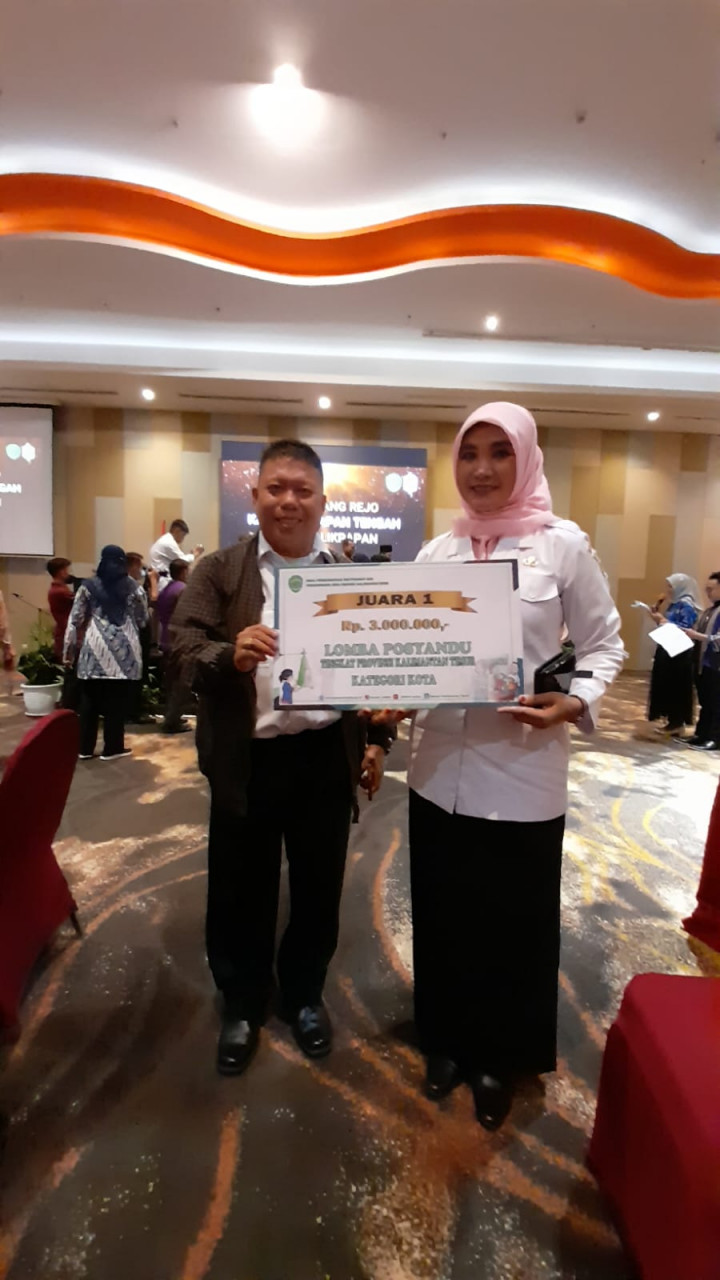 PENYERAHAN PENGHARGAAN LOMBA POSYANDU KUTILANG 2 JUARA 1 TINGKAT PROVINSI KALTIM