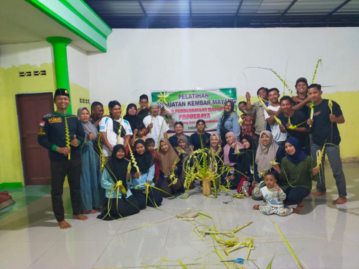 PELATIHAN PEMBUATAN KEMBAR MAYANG