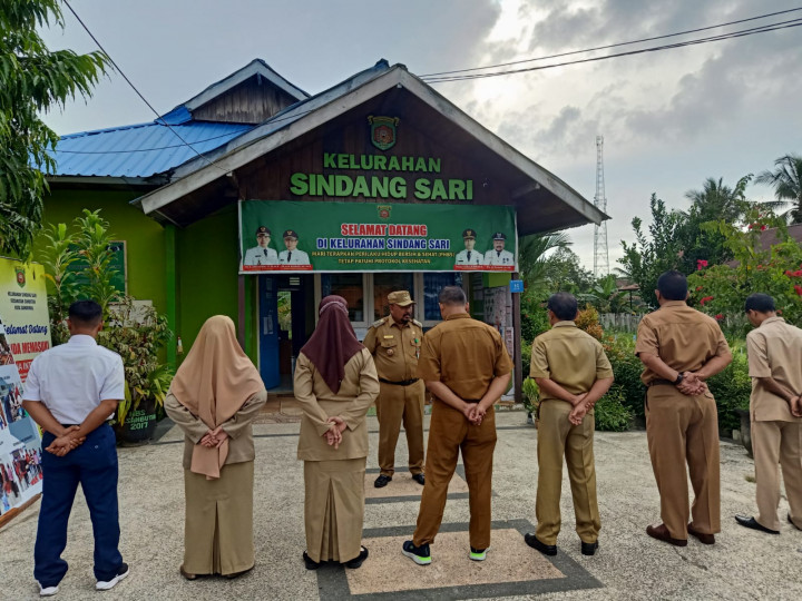 Kegiatan Apel Pagi di Hari Senin Di lingkungan Pemerintahan Kantor Kelurahan Sindang Sari