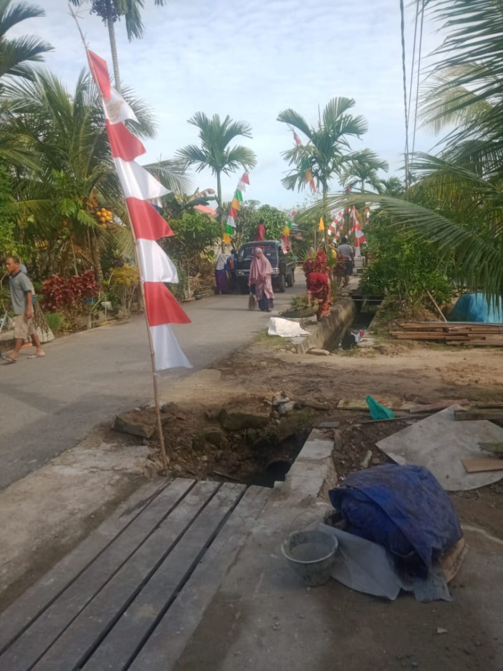 Gotong Royong Massal Kelurahan Sindang Sari