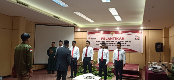 Pelantikan dan Pembekalan Panitia Pengawas Pemilu Kelurahan/Desa Se-kecamatan Sambutan.