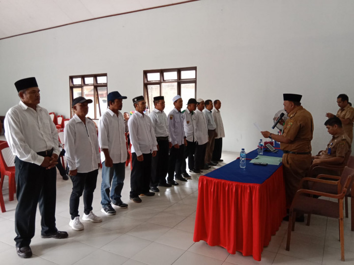 Pengukuhan Ketua RT dan LINMAS Kelurahan Sindang Sari