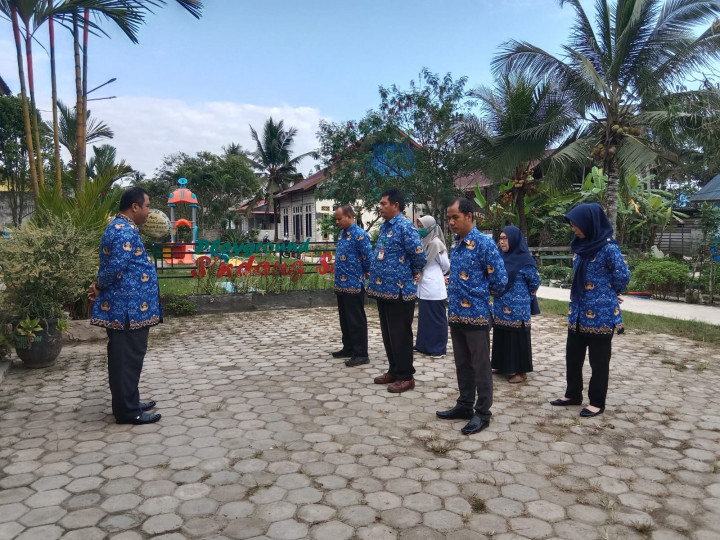Apel pagi di Lingkungan Pemerintahan Kantor Kelurahan Sindang Sari