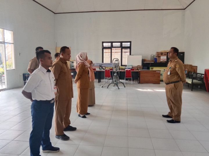Rutinitas apel pegawai kelurahan Sindang Sari