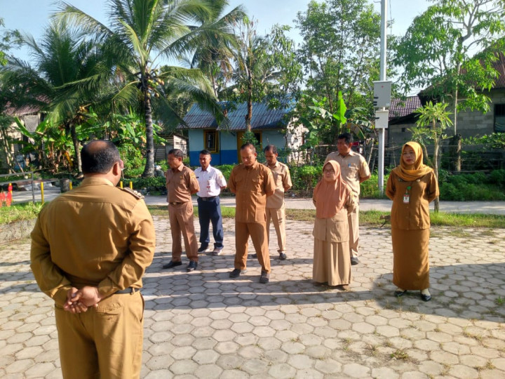 Rutinitas Apel Pegawai Kelurahan Sindang Sari