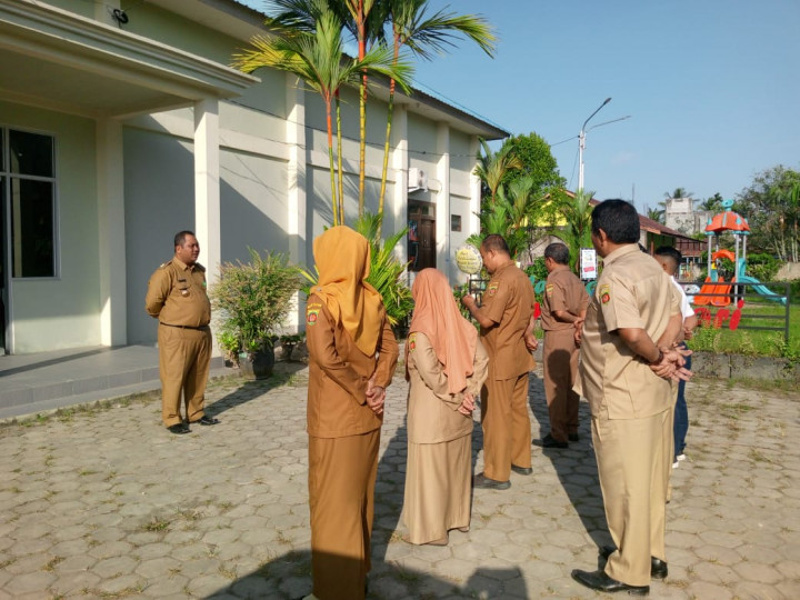 Rutinitas Apel Pegawai Kelurahan Sindang Sari