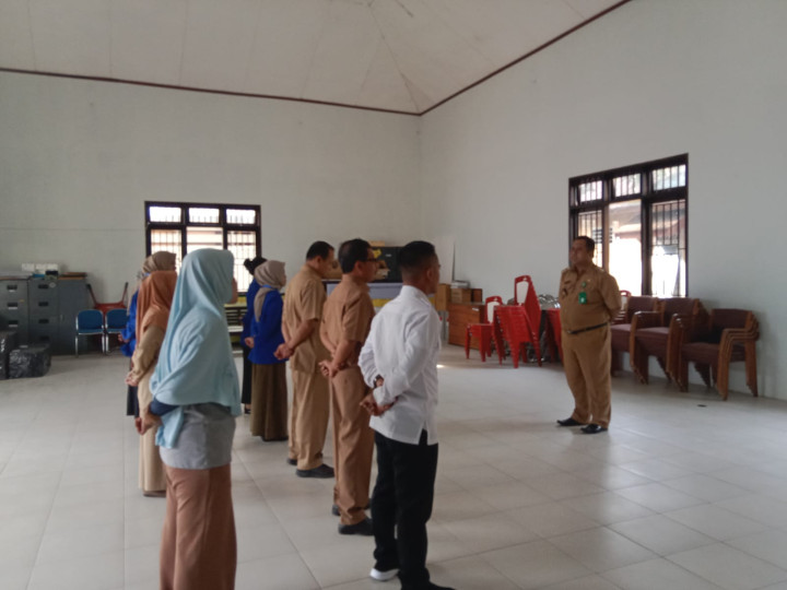 Rutinitas Apel pagi pegawai Kelurahan