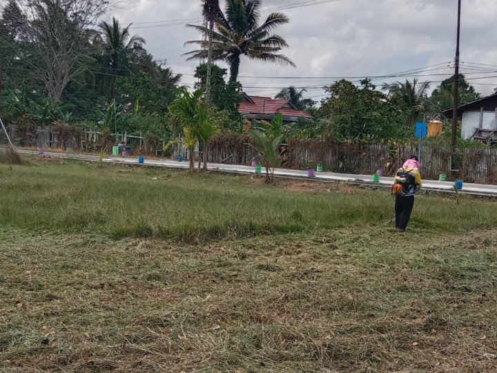 Gotong Royong Lapangan Bola Sasana Bakti Kelurahan Sindang Sari