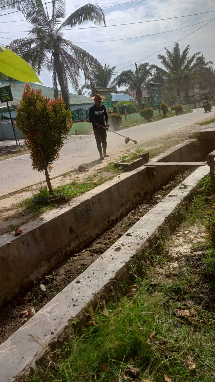 Gotong Royong di Lingkungan RT.02,03,06 dan RT.09 Kelurahan Sindang Sari