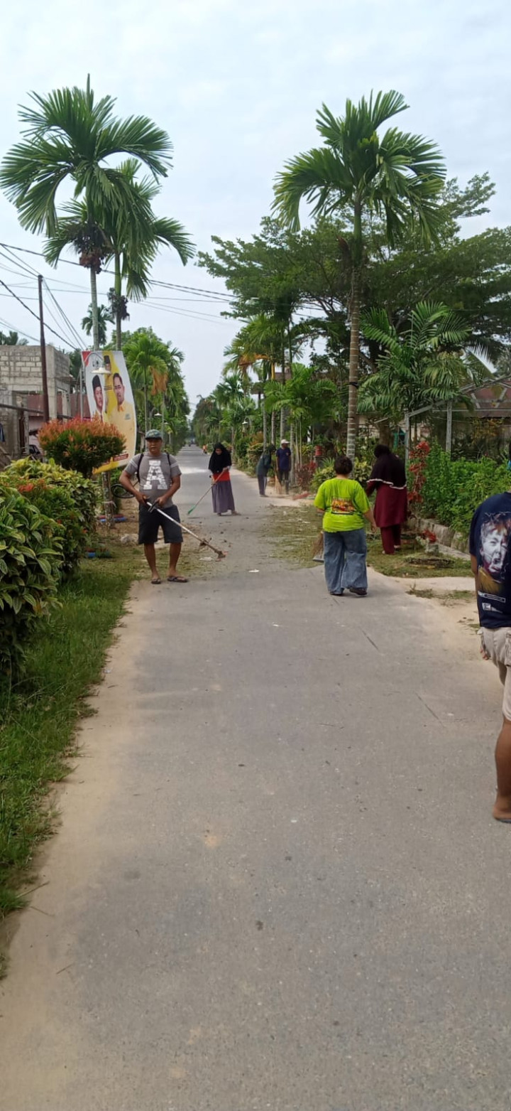 Gotong Royong di Lingkungan RT.02,03,06 dan RT.09 Kelurahan Sindang Sari