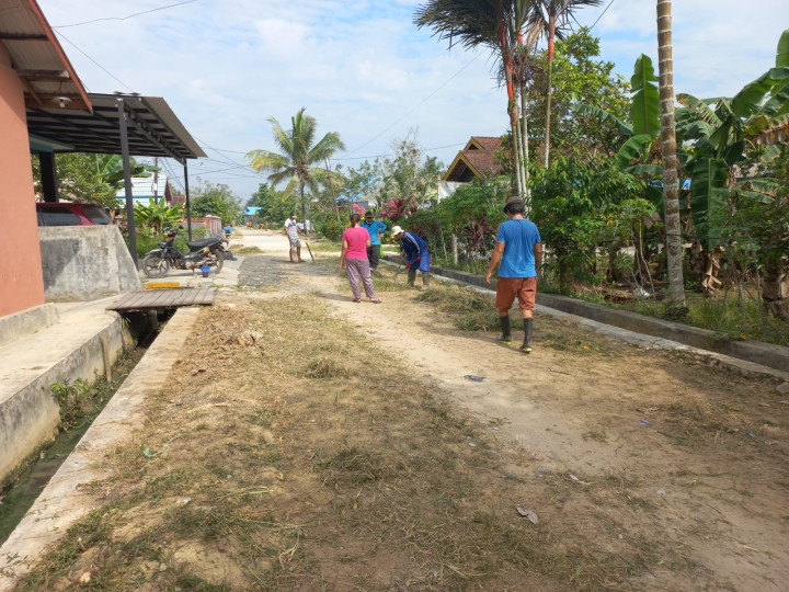 Gotong Royong di Lingkungan RT.02,03,06 dan RT.09 Kelurahan Sindang Sari