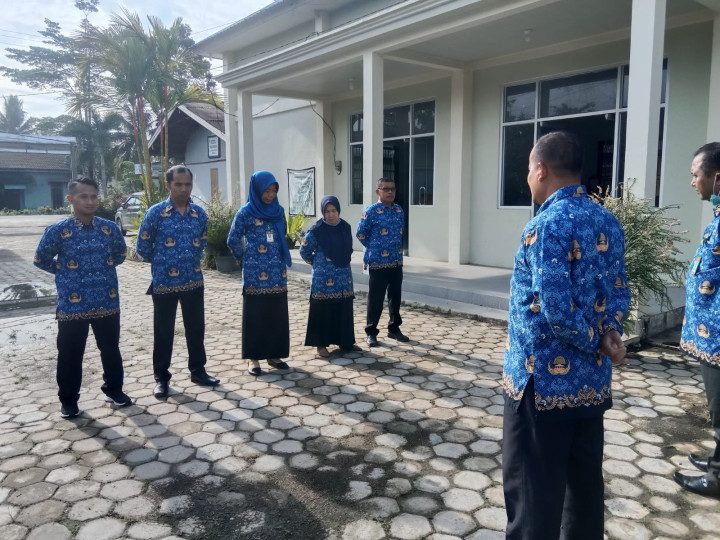 Kegiatan Rutinitas Apel pagi Pegawai Kelurahan Sindang sari