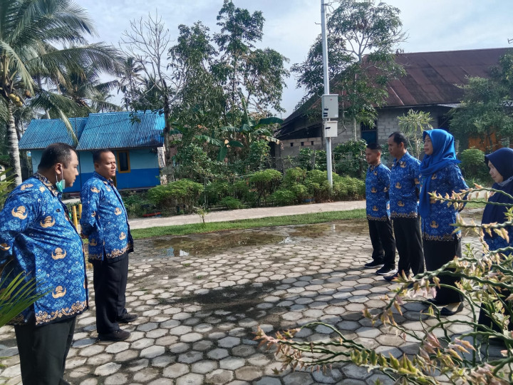 Kegiatan Rutinitas Apel pagi Pegawai Kelurahan Sindang sari