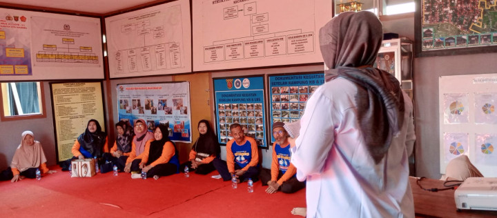 Belajar Mengajar Sekolah LANSIA oleh BKKBN Provinsi