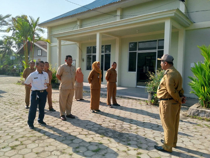 Rutinitas apel pagi dilingkungan Pemerintahan Kantor Kelurahan Sindang Sari