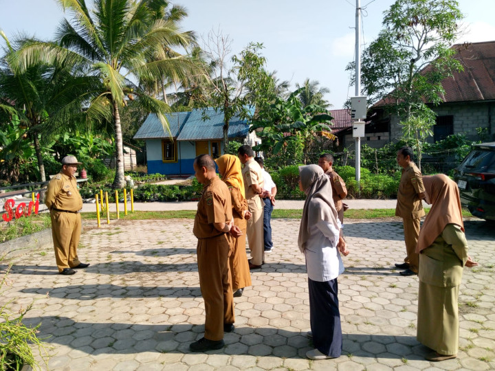 Rutinitas apel pagi dilingkungan Pemerintahan Kantor Kelurahan Sindang Sari