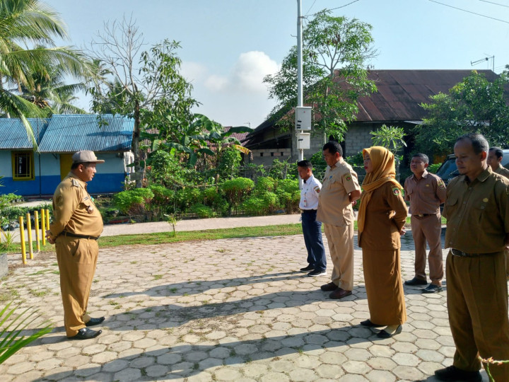 Rutinitas apel pagi dilingkungan Pemerintahan Kantor Kelurahan Sindang Sari