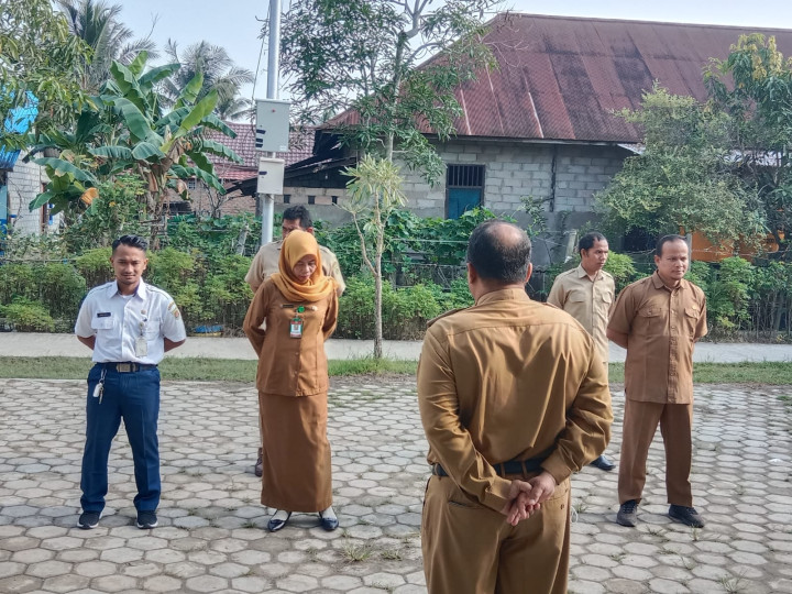 Kegiatan Rutinitas Apel pagi di Lingkungan Pemerintahan Kantor Kelurahan Sindang Sari