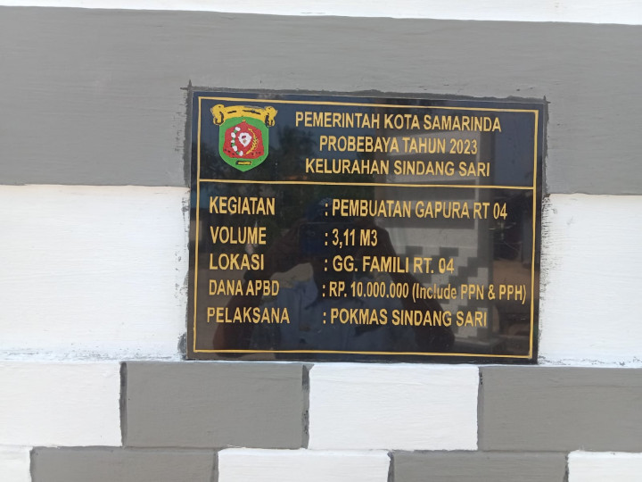 Meninjau Lapangan Program Sapras ProBebaya untuk Semenisasi Jalan di Wilayah RT 4 dan 5