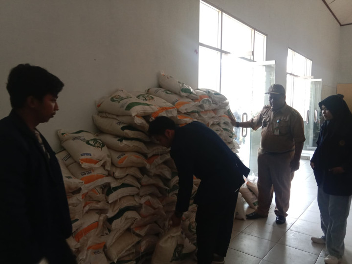 Pendistribusian Beras Cadangan Pangan Pemerintah ( CPP ) di Kelurahan Sindang Sari