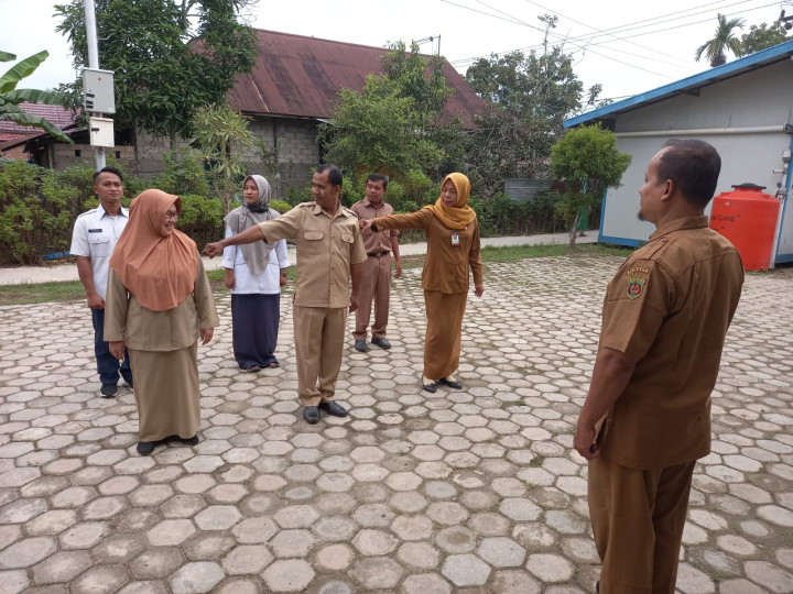 Rutinitas apel pagi di lingkungan pemerintahan Kantor kelurahan Sindang Sari
