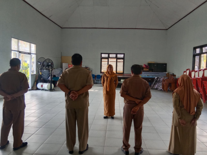 Kegiatan Rutinitas apel p[agi di lingkungan pemerintahan Kantor Kelurahan Sindang Sari