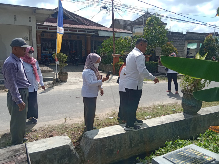 Peninjauan Lokasi Prasasti PROBEBAYA dari Pihak Kecamatan Sambutan.