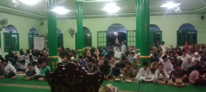Dalam Rangka peringatan Israj Mi'raj Nabi Besar Muhammad SAW Masjid Al-Misbakh Sindang Sari. dengan penceramah DR.KH.MOH.MAHRUS S.ag.M.Hi Samarinda.