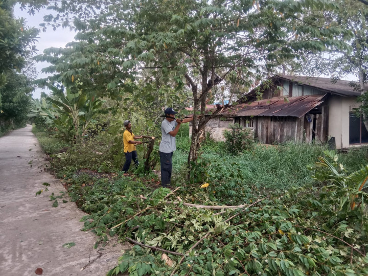 Gotong Royong Serentak di Wilayah RT. masing-masing Kelurahan Sindang Sari.