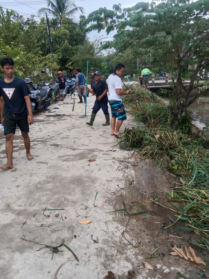 Gotong Royong Serentak di Wilayah RT. masing-masing Kelurahan Sindang Sari.