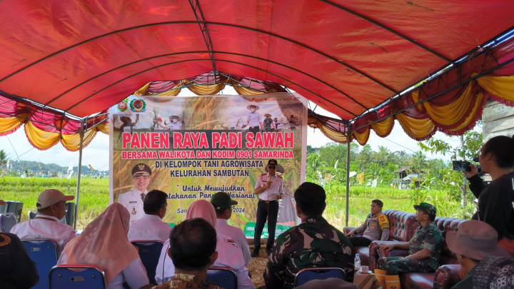 PANEN RAYA PADI SAWAH Bersama Walikota Samarinda dan Kodim 0901 Samarinda. TEMA " Untuk Mewujudkan Ketahanan Pangan Nasional".