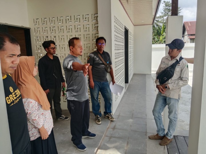 Peninjauan dan Monitoring Kantor Kelurahan Sindang Sari yang baru bersama Seklur,Kasi Pem,Kasi Ekobang,dan Staff serta PUPR  Kota Samarinda