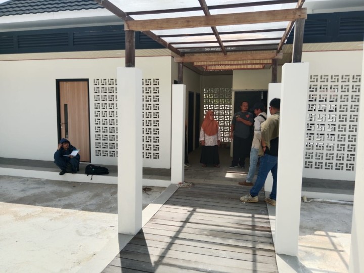 Peninjauan dan Monitoring Kantor Kelurahan Sindang Sari yang baru bersama Seklur,Kasi Pem,Kasi Ekobang,dan Staff serta PUPR  Kota Samarinda