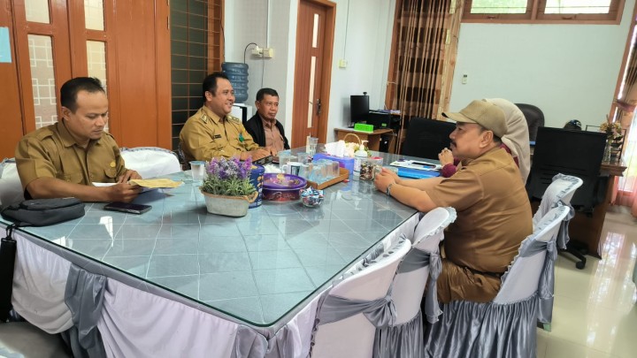 apat Koordinasi bersama Camat dan Sekcam Kecamatan Sambutan