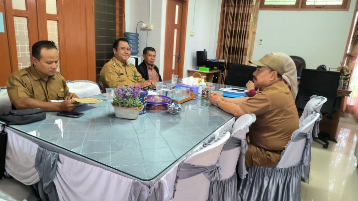 apat Koordinasi bersama Camat dan Sekcam Kecamatan Sambutan