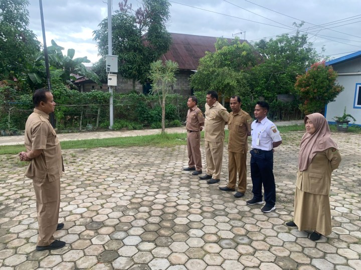 Rutinitas apel pagi di Lingkungan Pemerintahan Kantor Kelurahan Sindang Sari