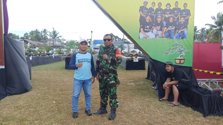 Menghadiri Undangan Pembukaan Pameran dan Kontes Bonsay "THE LUXURY BONSAY OF PESUT MAHAKAM" di Kelurahan Makroman