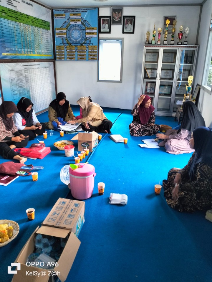 Kegiatan Pertemuan Bulanan PKK Kelurahan Sindang Sari.