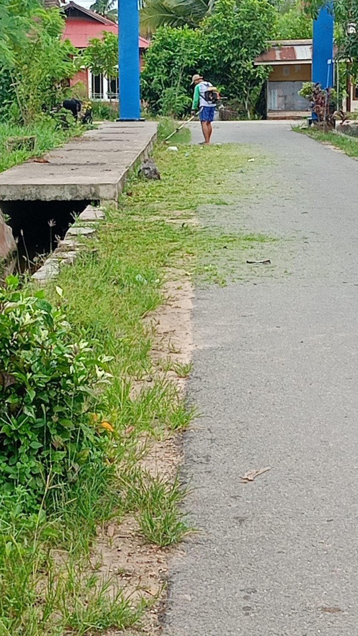 Gotong Royong Lingkungan di wilayah masing-masing RT Se-Kelurahan Sindang Sari.