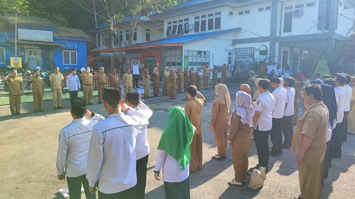 Apel Gabungan di Lingkungan Pemerintahan Kecamatan Sambutan dan Kelurahan Se-Kecamatan Sambutan