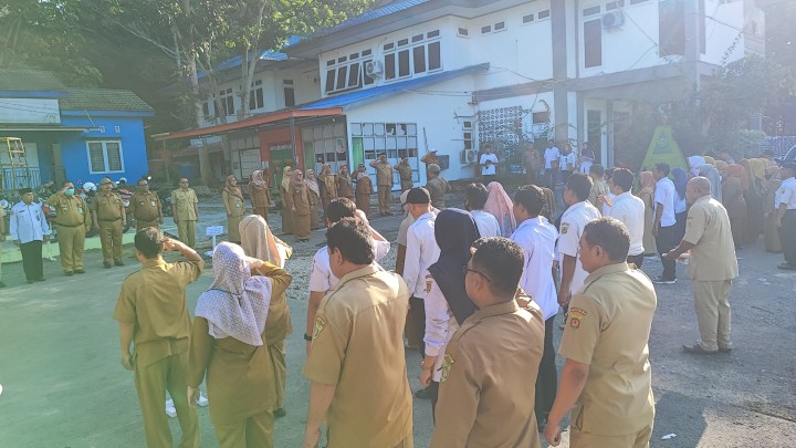 Apel Gabungan di Lingkungan Pemerintahan Kecamatan Sambutan dan Kelurahan Se-Kecamatan Sambutan
